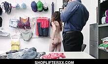 Uskyldig brunette Lily Glee får en hardcore knepning for butikstyveri